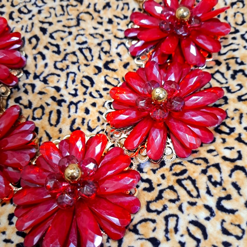 🌈FLOWER MEDALLION NECKLACE